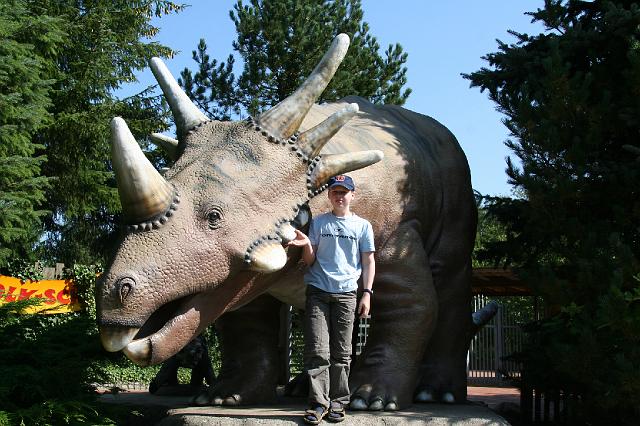 97 Leo und der Saurier.jpg